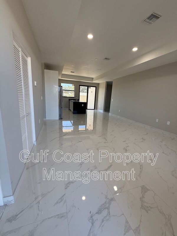 Photo - 1914 NE 18th Ave