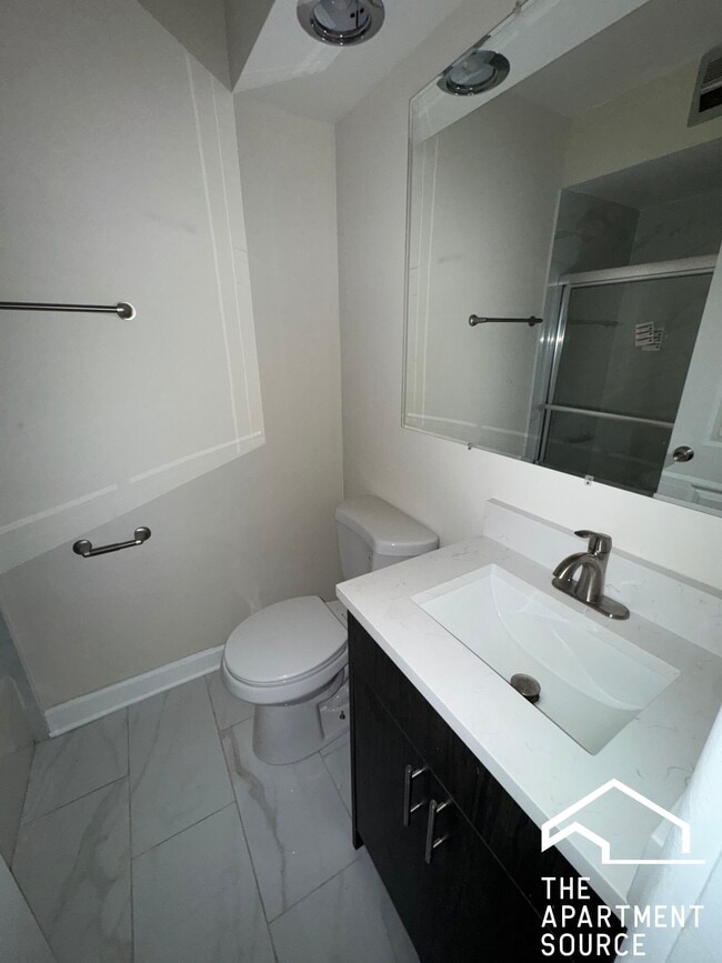 Photo - 5917 N Kenmore Ave Unit 325