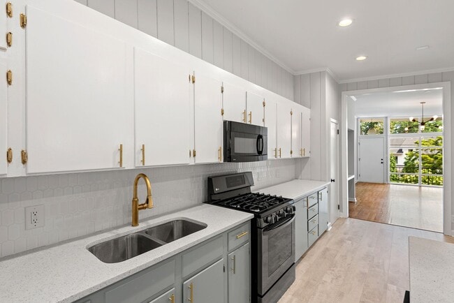 Photo - 2703 Ashland St Unit 2703 Ashland St