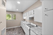 1BR, 1BA - 610SF - Kitchen