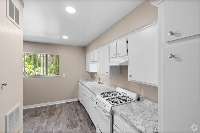 1BR, 1BA - 610SF - Kitchen
