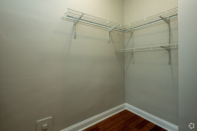 Studio - 290SF