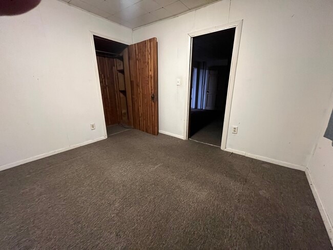 Photo - 135 W 1st St Unit 01 lower back apt