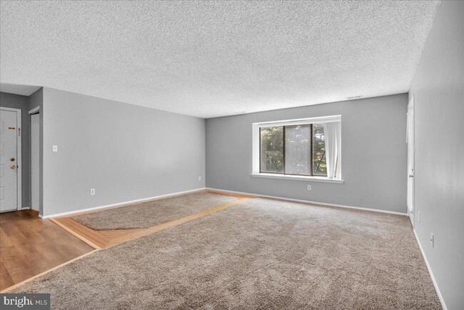 Building Photo - 5512B Aberdeen Dr