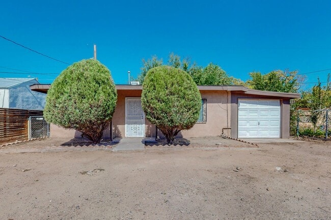Building Photo - 721 Santa Fe Ave SW Unit Back