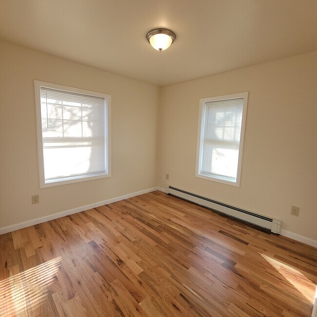 127 Carlisle St
