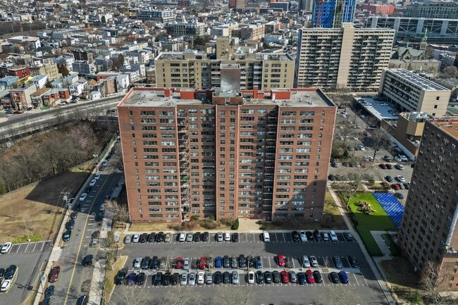 Building Photo - 225 St Pauls Ave Unit 2C