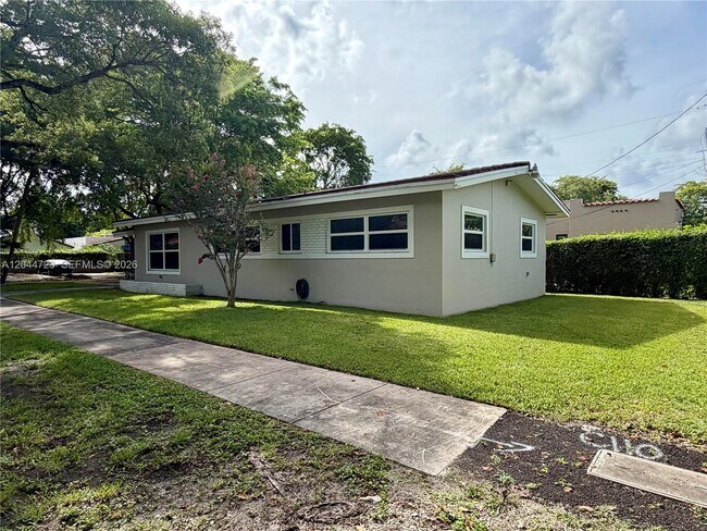 Photo - 1415 Genoa St