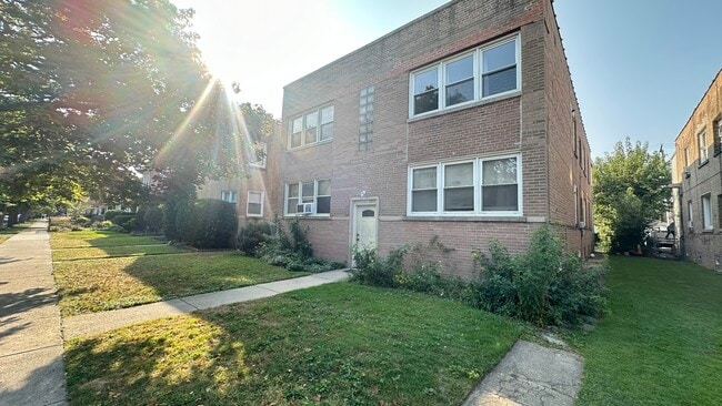 Photo - 2739 W Catalpa Ave Unit 2W