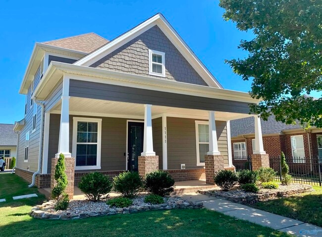 Building Photo - 1111 Pegasus Dr NW