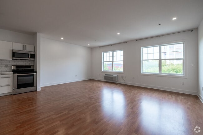 Studio - 700SF - Dining Area