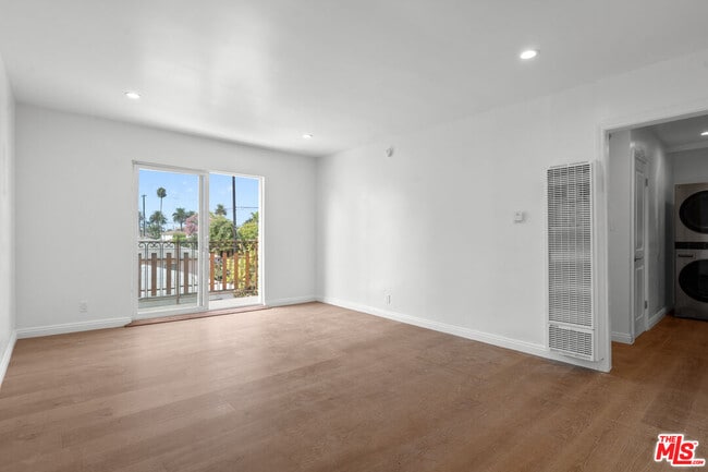 Photo - 616 Sunset Ave Unidad D