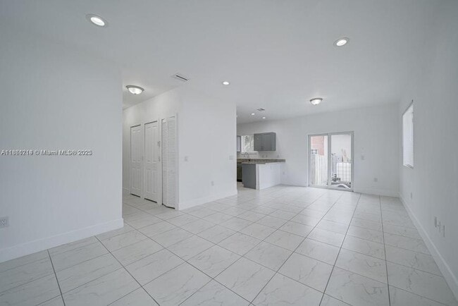 Photo - 3 bedroom in Miami FL 33161