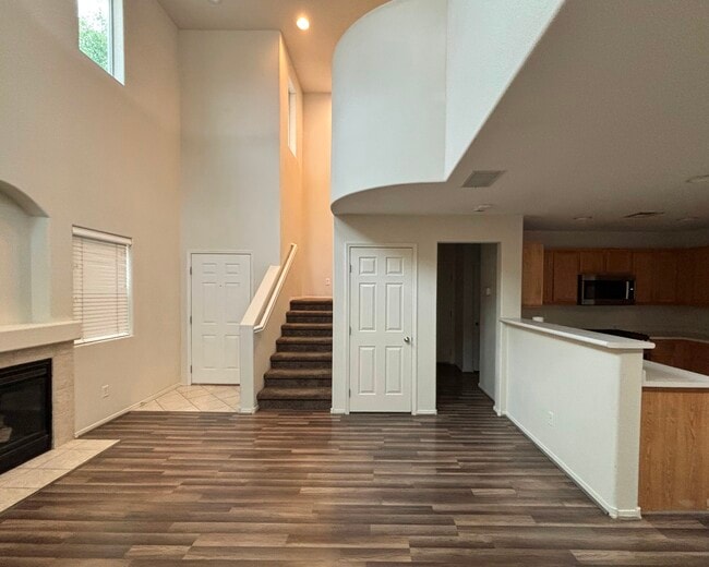 989 Grand Cerritos Ave