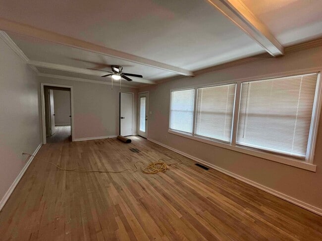 Photo - 1734 Cahoon St SW