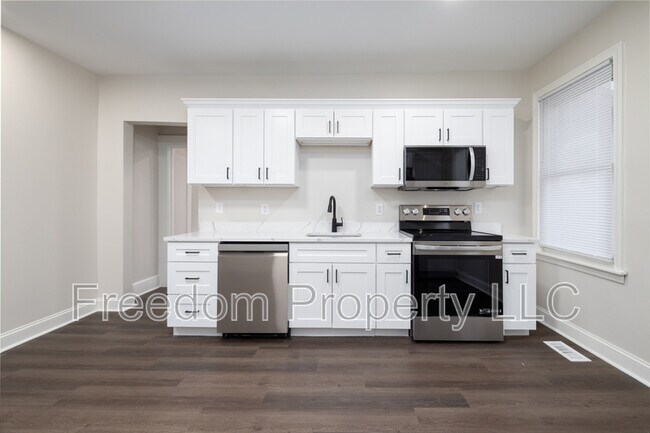 Photo - 120 Whiting St