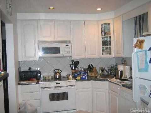 Photo - 75 Searingtown Rd Unit 1st Fl