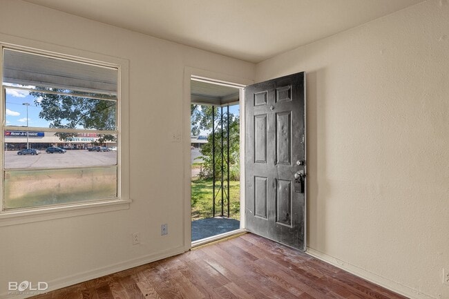 Photo - 2617 Waggoner Ave