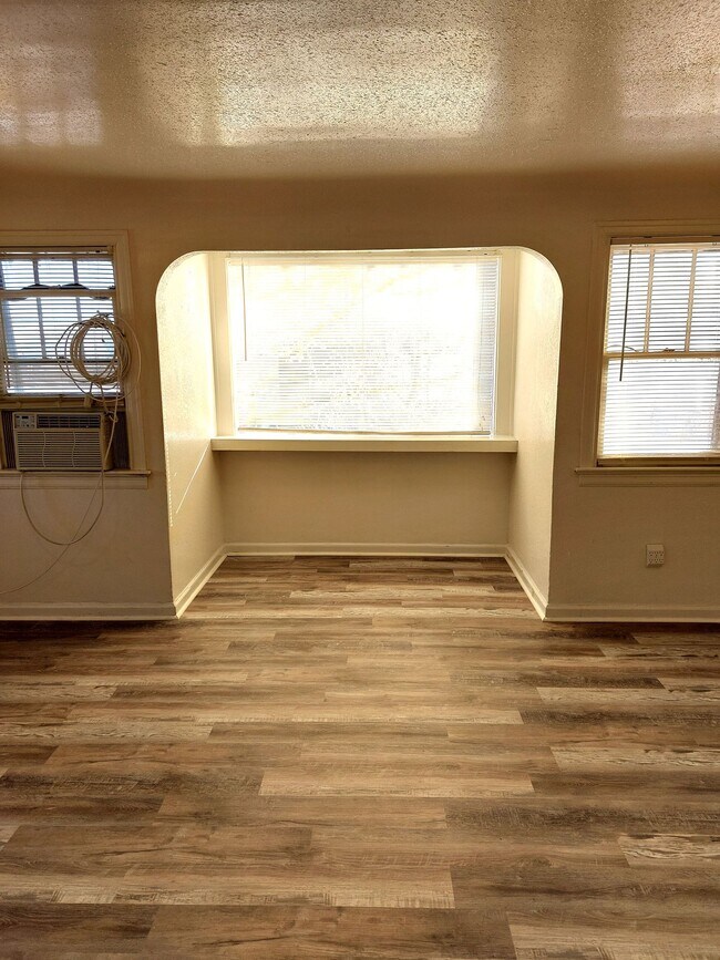 Photo - (820 23rd Street)