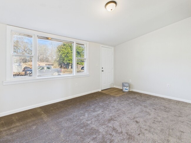 Photo - 6113 Ullswater Ave