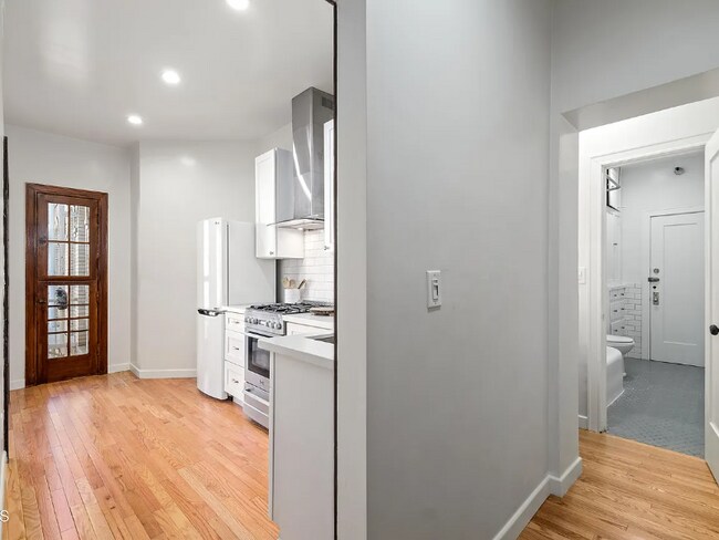 Photo - 2121 James M Wood Blvd Unit Condo for Rent $1800