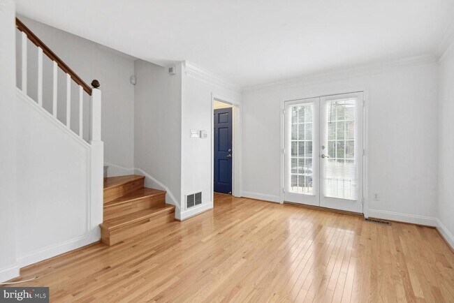 Photo - 915 Jefferson St