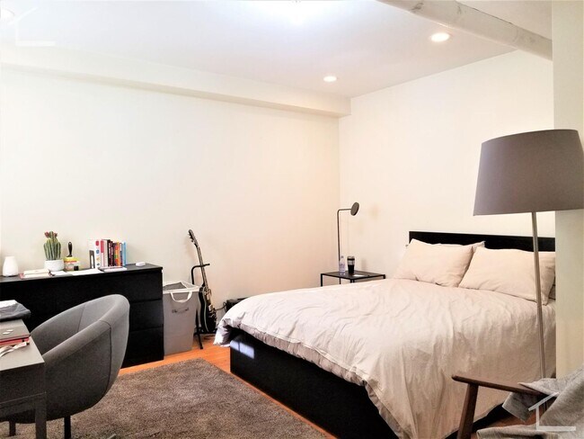 Photo - HUGE 3 BED 2 BATH IN BROOKLINE!!!