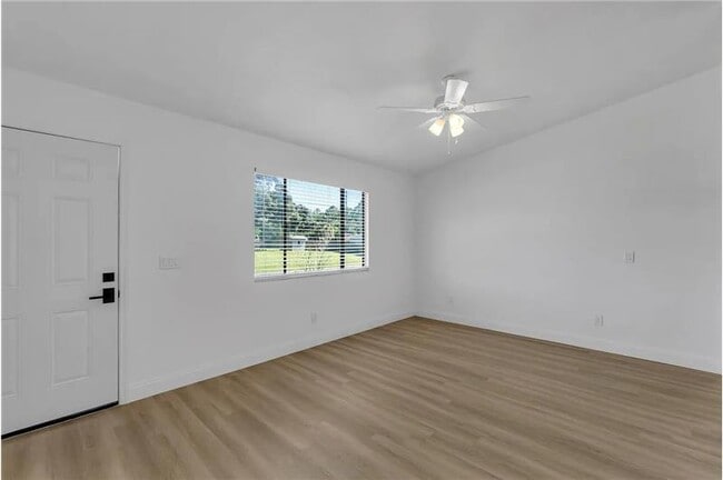Photo - 322 Ixora Ave NW