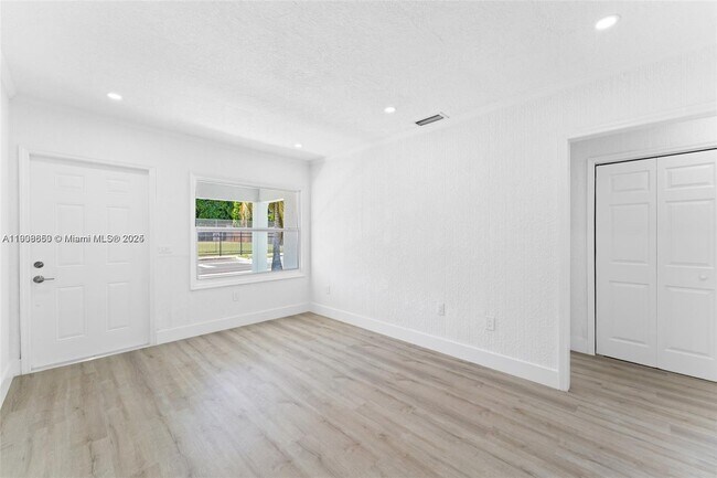 Photo - 3161 SW 27th Ln Unidad 1