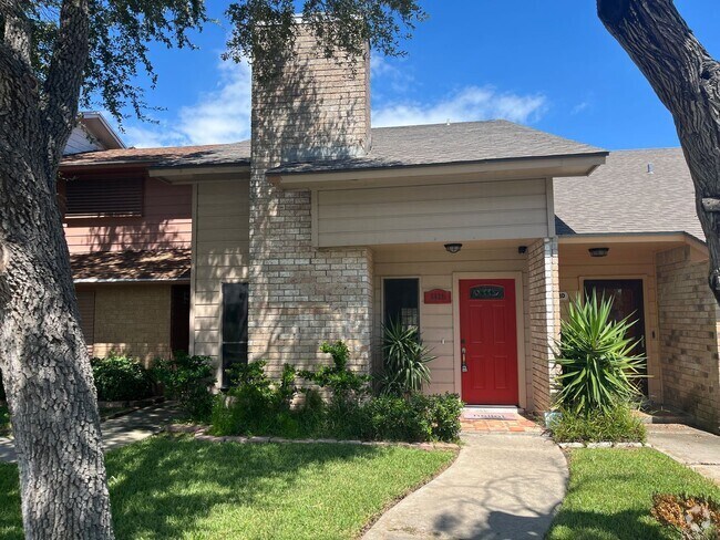 Building Photo - Townhome in the Heart of the Southside!