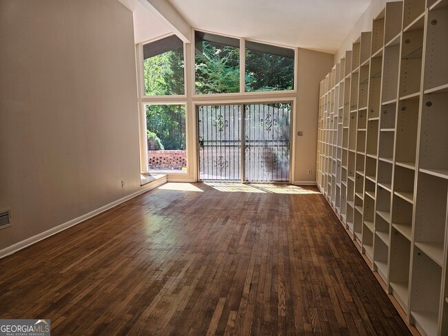 Photo - 3543 Cloudland Dr