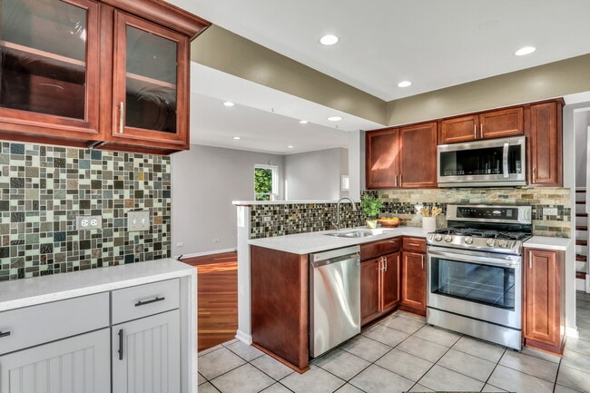 Photo - 1282 Berkshire Ln