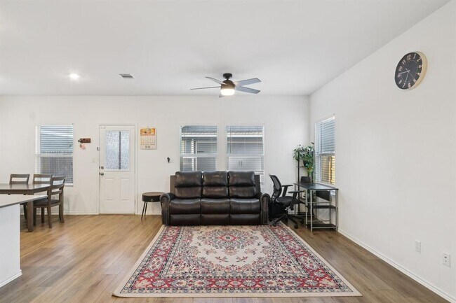 Photo - 1521 Cobblecrest Ln