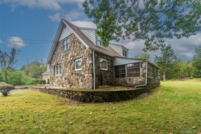 Photo - 79 Mountainside Rd