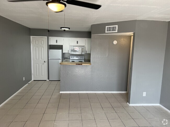 Building Photo - FABULOUS 2 BEDROOMS AND 1 BEDROOM SINGLE L... Unit 2 Rental