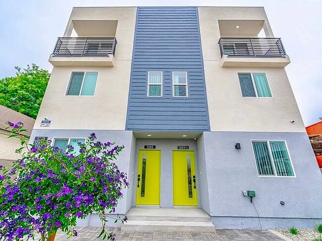 Building Photo - 1265 E Adams Blvd Rental
