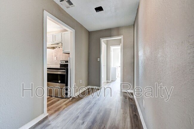 Photo - 2122 N Glen Ellyn St