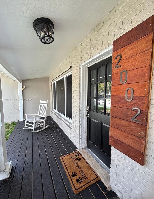 Building Photo - 2002 NE 43rd St