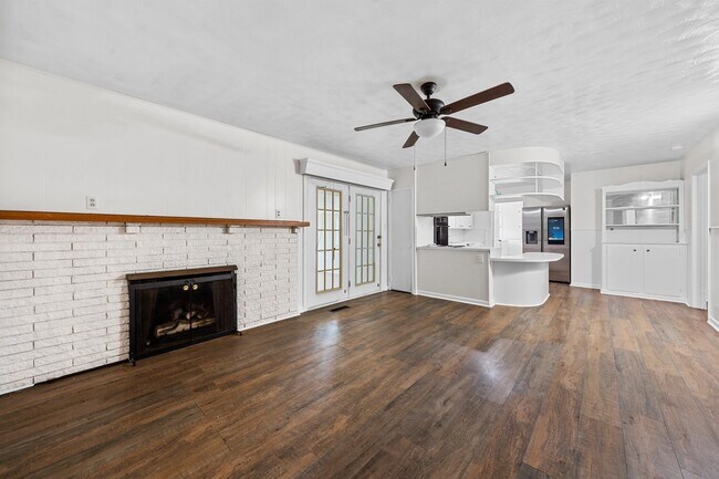 Photo - 733 W 5th St