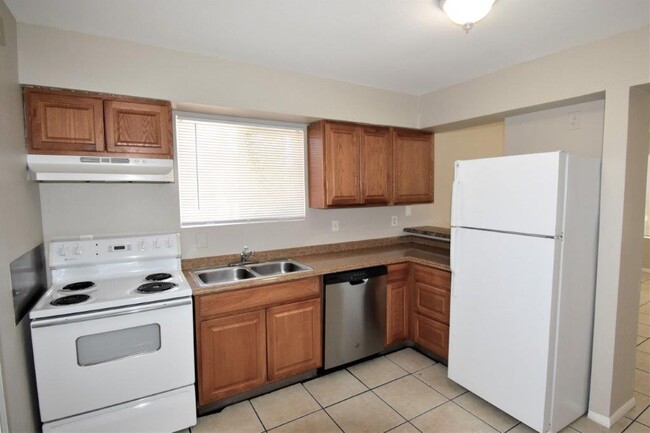 Building Photo - 2426 E Waltann Ln Unit 1