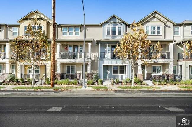 Building Photo - 3909 Portola Cmn Rental