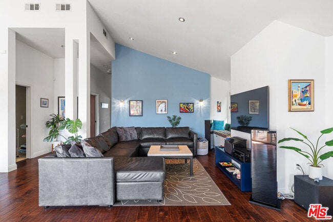 Photo - 2464 Glyndon Ave