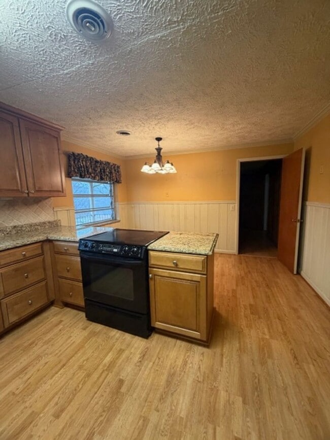 Photo - Maryville City  37801 - 3 bedroom, 2.5 bath home Walking distance to Foothills Mall - Contact Deb...