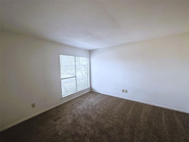 Photo - 2820 S Bartell Dr Unit 2
