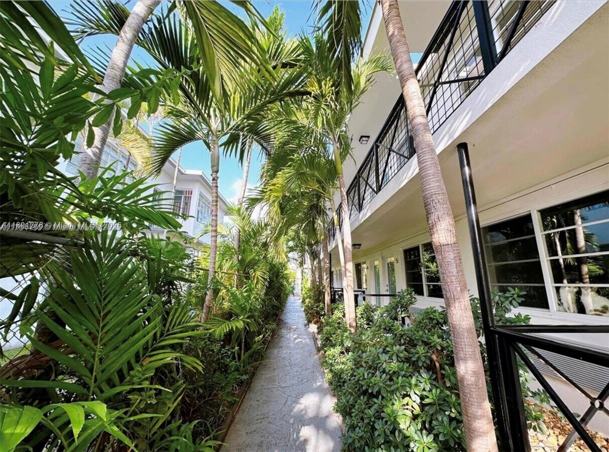 Photo - 7315 Byron Ave Unidad 12