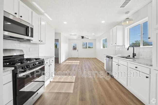 Building Photo - 804 Aztec Rd NW Rental