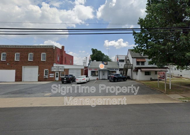 Photo - 796 Frederick St