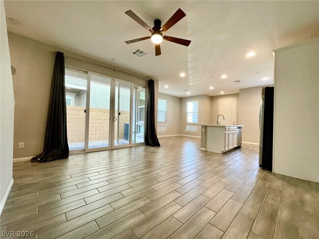 Photo - 702 Cottonwood Hl Pl