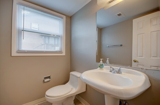 Photo - 304 Walnut Cir