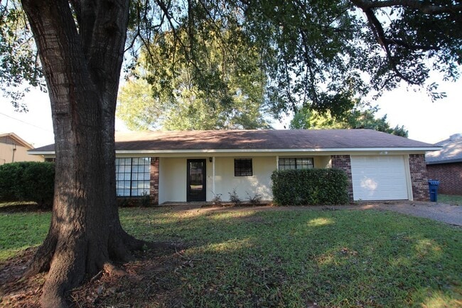 Building Photo - Coming Soon: Stunning 2 bedroom, 2 bath home in Whitehouse ISD!